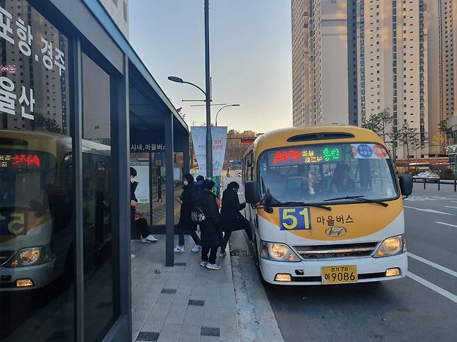 용인시는 13일 버스노선을 신설하고 관련 시설을 정비하는 등 시민들이 체감할 수 있는 대중교통 개선에 나서겠다고 밝혔다./ 사진제공=용인시