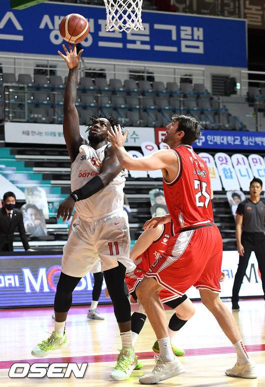 [OSEN=고양, 최규한 기자]2쿼터, SK 자밀 워니가 슛을 시도하고 있다. / dreamer@osen.co.kr