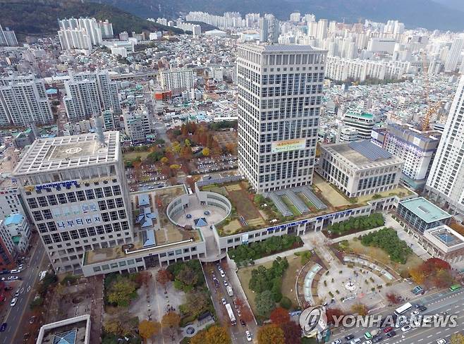 부산시청 촬영 조정호 전경