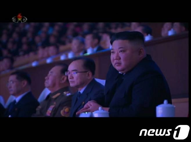 북한 관영 조선중앙TV는 지난 13일 제8차 노동당 대회 경축을 위해 열린 대공연 '당을 노래하노라' 영상을 14일 오전 방영했다.('조선중앙TV' 갈무리)
