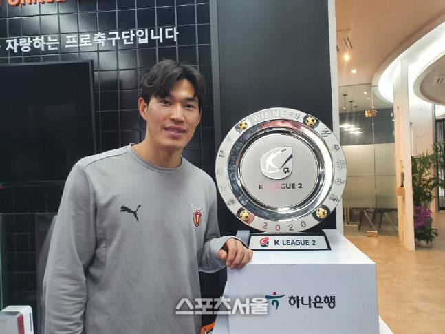 제주 이창민이 서귀포 클럽하우스에서 본지와 인터뷰 후 포즈를 취하고 있다. 서귀포 | 박준범기자