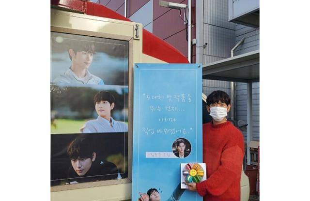 임시완이 김동준이 준비한 이벤트에 행복해했다. 임시완 SNS 제공