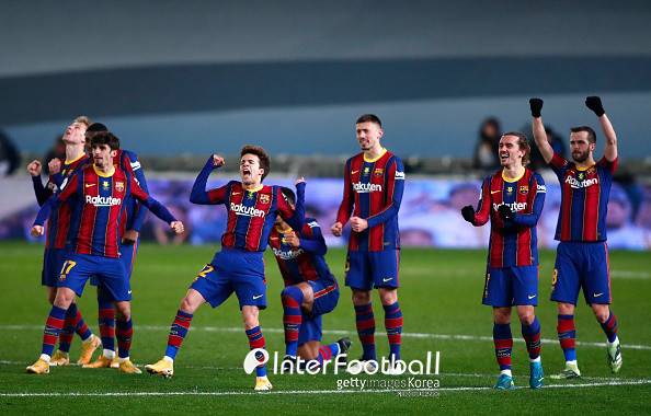 포효하는 리키 푸이그(12번)