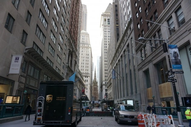 미국 뉴욕 맨해튼의 월스트리트 모습. 뉴욕=조재길 특파원