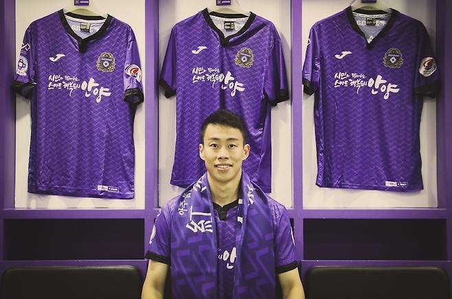 프로축구 K리그2 FC안양이 최근까지 강원FC에서 활약한 공격수 김경중을 영입했다. / 사진제공=안양FC