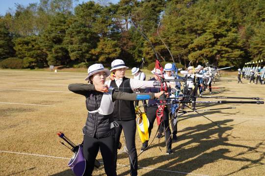 지난해 10월 예천진호국제양궁장에서 열린 2021년 양궁국가대표 2차 선발전에서 선수들이 시위를 당기고 있다. 대한양궁협회 제공