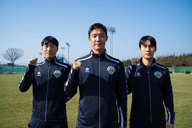 전북현대 새 주장 홍정호와 부주장 이용, 최영준. [전북현대 제공]