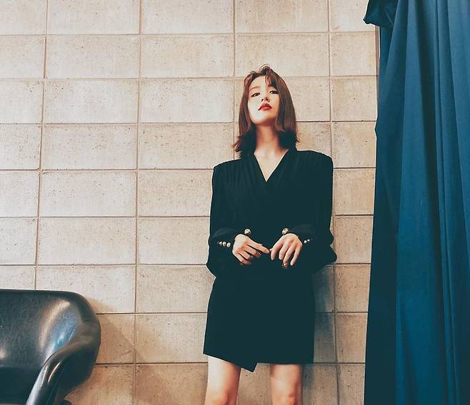 Actor Park Ha-sun flaunts beautiful lookPark Ha-sun posted several photos on his Instagram on January 14.Park Ha-sun in the photo attracts attention by wearing a luxurious one-piece with dark makeup.Park Ha-sun has oozed chic charm with several poses.Meanwhile, Park Ha-sun is appearing on Kakao TVs original drama Daughter-in-law, which is currently under way for SBS Power FM Cinetown of Park Ha-sun.