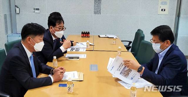 [무안=뉴시스] 괭생이모자반 긴급 간담회.