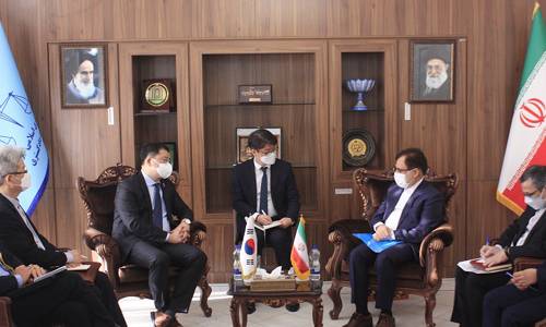 지난 12일 한국선박 나포 문제와 관련 이란을 방문한 최종건 외교부 1차관(왼쪽)이 헤크마트니아 이란 법무부 차관을 만나고 있다. 연합뉴스