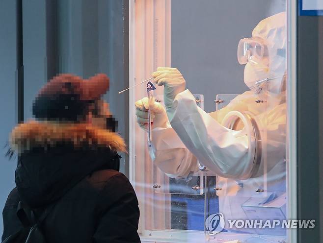 코로나19 진단검사 [연합뉴스 자료 사진]