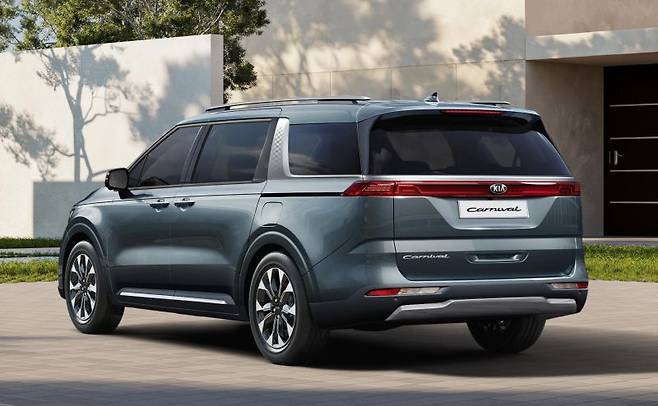 북미명 세도나로 팔리는 카니발