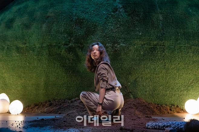 연극 ‘달걀의 일’의 한 장면(사진=유경오, 한국문화예술위원회).