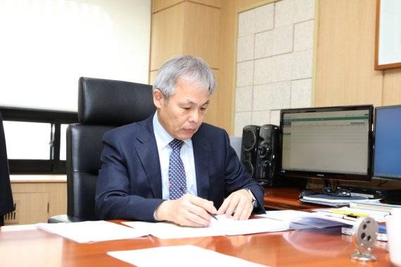 정성택 전남대 제21대 총장이 15일 취임해 본격적인 업무를 시작했다.사진=전남대 제공