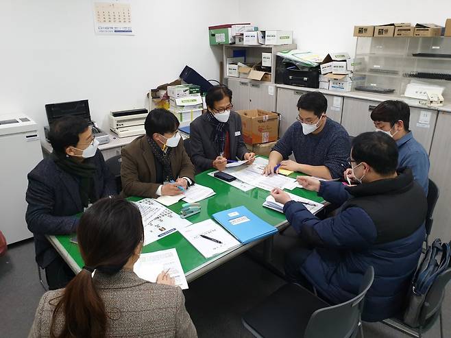 창원시가 15일 국토교통부를 방문, 동읍·북면 투기과열지구 해제를 건의하고 있다./사진제공=창원시