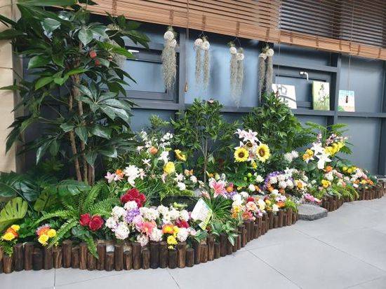 의정부시 흥선동 행정복지센터(권역국장 팽재녀)는 코로나19 장기화로 어려움을 겪고 있는 시기에 주민편의를 위한 생활 공구 서비스 제공, 친절 3S 운동 적극 실천 등 행정력을 집중하고 있다고 15일 밝혔다. / 사진제공=의정부시