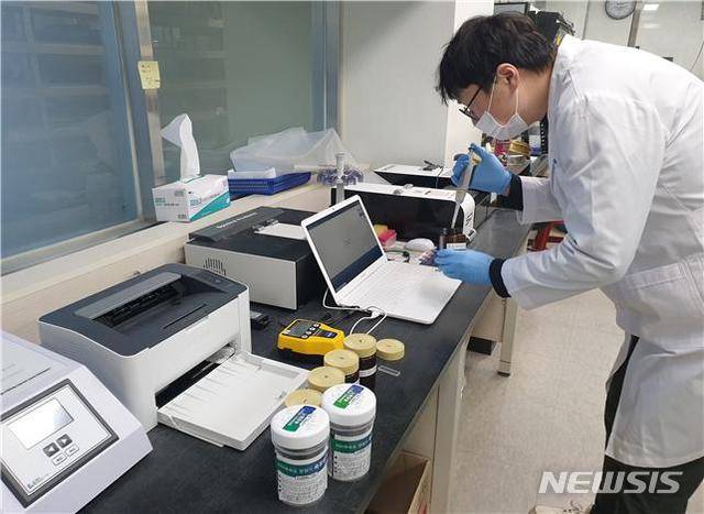 [진안=뉴시스]윤난슬 기자 = 전북 진안군은 올해 '가축분뇨 부숙도 검사' 서비스를 무료로 제공한다고 15일 밝혔다.(사진=진안군 제공)