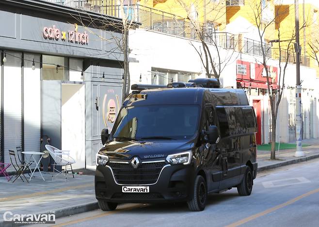 르노 마스터 베이스로 제작된 월든