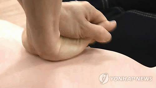 심폐소생술 [연합뉴스TV 캡처. 재판매 및 DB 금지]