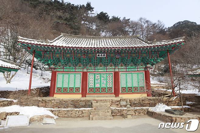 황해북도 연탄군에 있는 심원사 보광전. 성불사 응진전과 함께 가장 오래된 목조건물의 하나다. (미디어한국학 제공) 2021.01.09.© 뉴스1