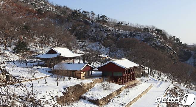 황해북도 서흥군에 있는 귀진사 전경.(미디어한국학 제공) 2021.01.09.© 뉴스1