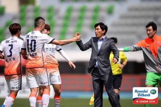 제주 시절의 조성환 감독. ⓒ프로축구연맹