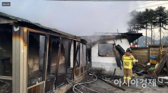 강원도 홍천읍 하오안리 주택 화재 [강원소방본부 제공]