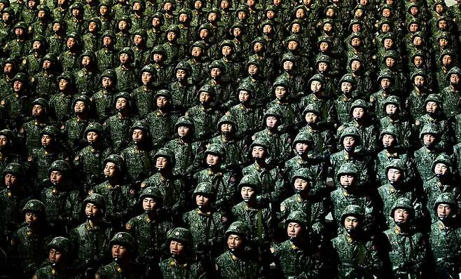 열병식에서 도열한 북한군. 뉴스1 제공