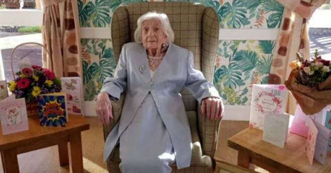 코로나 이겨내고 106살 생일 맞은 영국 할머니 페이스북 캡처. 재판매 및 DB 금지.