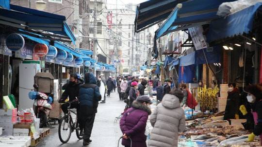 공공재개발 시범사업 지역으로 지정된 서울 동대문구 '용두 1-6'구역 내 청량리 수산시장의 모습. <연합뉴스>