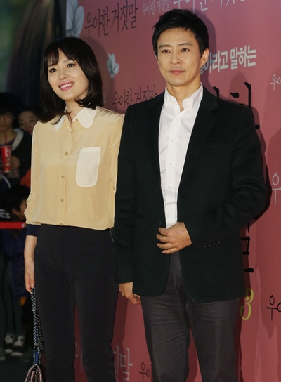 '살림남2'에 출연 중인 배우 하희라가 유산 경험을 고백했다. 사진은 배우 하희라(왼쪽), 최수종 부부가 한 영화 시사회에 참석한 모습. /사진=뉴스1