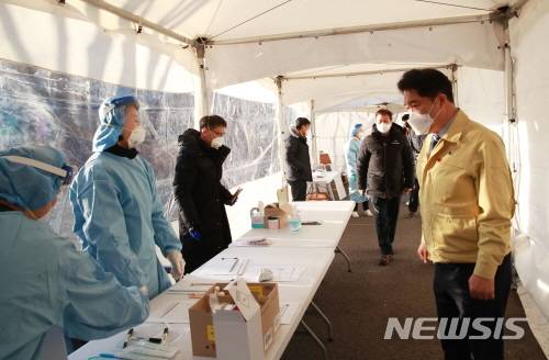 [서울=뉴시스] 서울 관악구 임시선별검사소. (사진=관악구 제공) 2021.01.17. photo@newsis.com