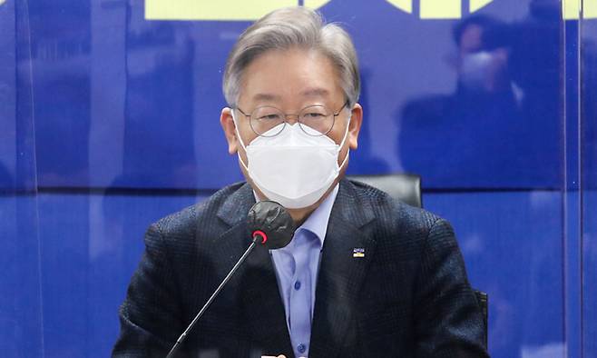 이재명 경기도지사가 지난 14일 오전 국회 의원회관에서 열린 '군사시설 보호구역 해제 및 완화 당정협의'에서 발언하고 있다. 뉴스1