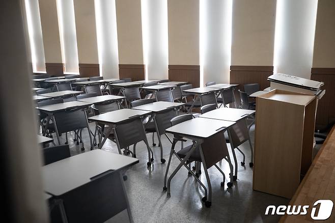 지난해 3월3일 서울 소재 한 대학 강의실이 신종 코로나바이러스 감염증(코로나19) 확산 여파로 비어 있다./뉴스1 © News1 유승관 기자