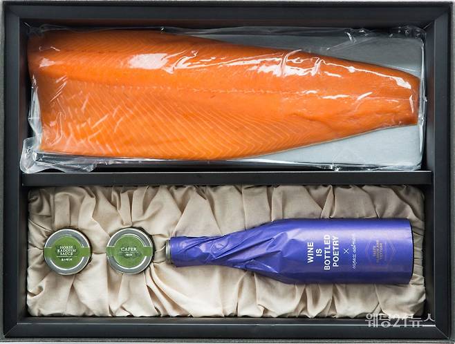 사진 : 워커힐만의 훈영방식으로 만든 노르웨이산 'SUPEX 훈제연어'