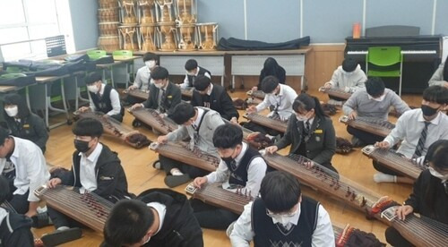 금산동중 가야금 연주 음악 수업. 충남교육청 제공