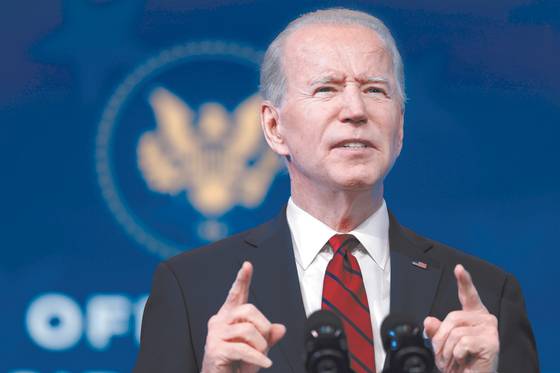 On Jan. 15, U.S. President-elect Joe Biden lays out his plan to combat the coronavirus in Wilmington, Delaware. [AFP/YONHAP]