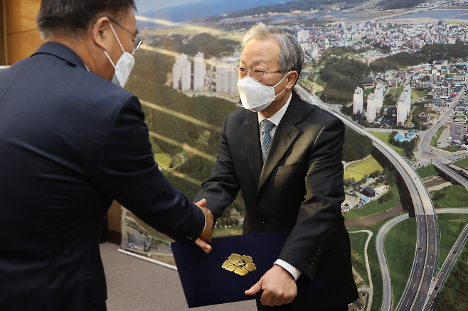 18일 권성준(66) '위암 명의'가 양양군 보건소장으로 임용됐다. 양양군청 제공