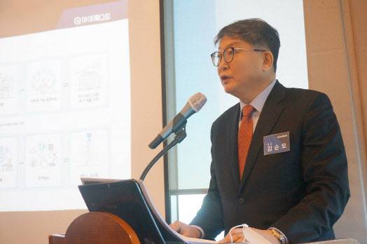 김순모 아이퀘스트 대표이사가 19일 서울 여의도에서 열린 기업공개(IPO) 기자간담회를 통해 회사에 대해 설명하고 있다. (사진=아이퀘스트)