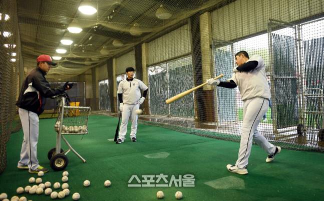 KT 선수단이 스프링캠프에서 배팅 훈련을 하고 있다. 최승섭기자 thunder@sportsseoul.com