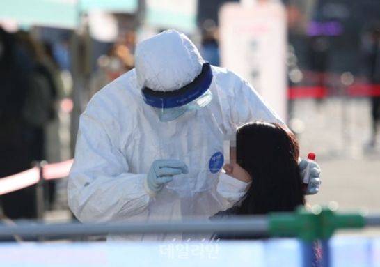 방역당국과 서울시 등 각 지방자치단체에 따르면 이날 0시부터 오후 6시까지 전국에서 코로나19 양성 판정을 받은 신규 확진자는 총 326명으로 집계됐다.(자료사진) ⓒ데일리안 류영주 기자