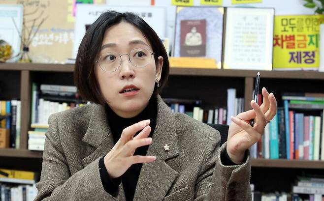 장혜영 정의당 의원이 18일 오후 국회 의원회관에서 한겨레와 인터뷰를 하고 있다. 김경호 선임기자 jijae@hani.co.kr