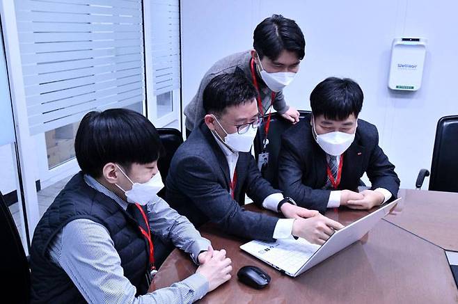 회의중인 한미약품 임직원들