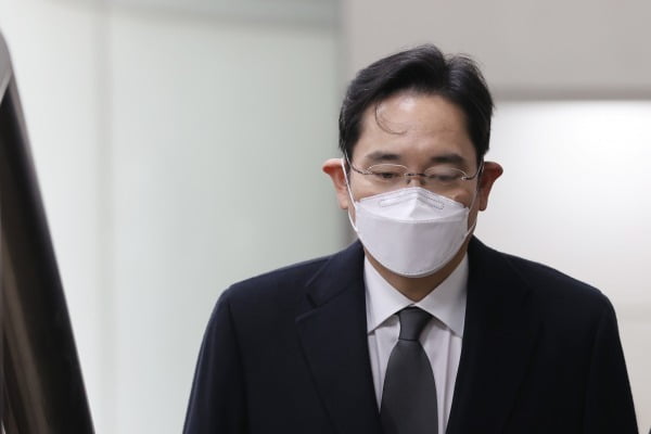 지난 18일 서울고등법원은 뇌물공여 등의 혐의로 기소된 이재용 삼성전자 부회장에게 징역 2년6개월을 선고했다. /사진=연합뉴스