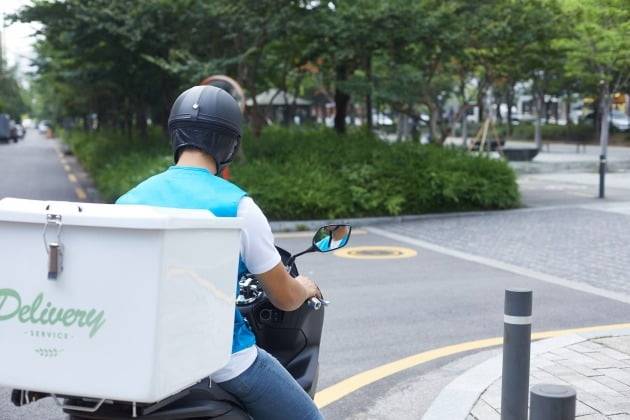 "걸어서 배달하라"며 음식배달 오토바이 출입을 막은 아파트에 대해 배달대행업체 '생각대로' 성동구지점이 배달료 할증을 결정했다. 사진은 기사와 무관함. /사진=게티이미지뱅크