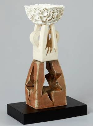 2020년 작 ‘골짜기의 백합화-온유와 겸손’(마11:29). h 46cm 백자 도기.