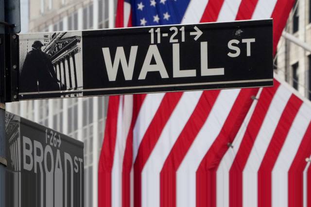 벤 칼슨의 말은 버블이 우려된다는 이유만으로 기회를 놓칠 수는 없다는 얘기다. 다만, 그 전에 자신에게 4가지 질문을 통해 향후 전략을 세우고 그에 맞춰 행동하라는 것이다. 버블은 언젠가는 터지기 때문이다. /로이터연합뉴스