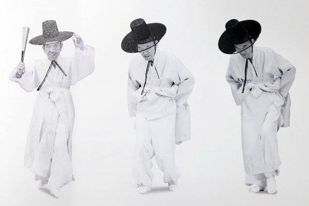 '인간문화재 동래 춤꾼 문장원 선생' 포토에세이집 출간 (서울=연합뉴스) 문장원기념사업회가 부산 동래 출신 인간문화재 문장원(1917∼2012) 선생 포토에세이집 '빛으로 빛나다'를 발간했다고 19일 밝혔다.      사진은 문장원 선생.  [문장원기념사업회 제공. 재판매 및 DB 금지] photo@yna.co.kr