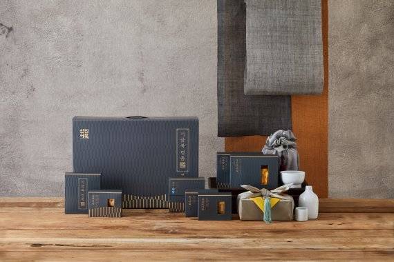 삼진식품이 설 명절을 앞두고 시판에 나선 '이금복명품특호' 선물세트 삼진식품 제공