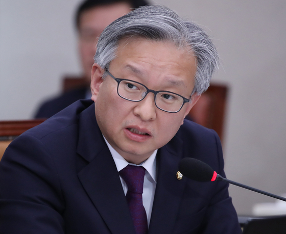 In this file photo, Rep. Kwon Chil-seung of the DP speaks at the National Assembly on Nov. 10, 2017. President Moon Jae-in named Kwon as the minister of SMEs and startups on Wednesday.  [YONHAP]